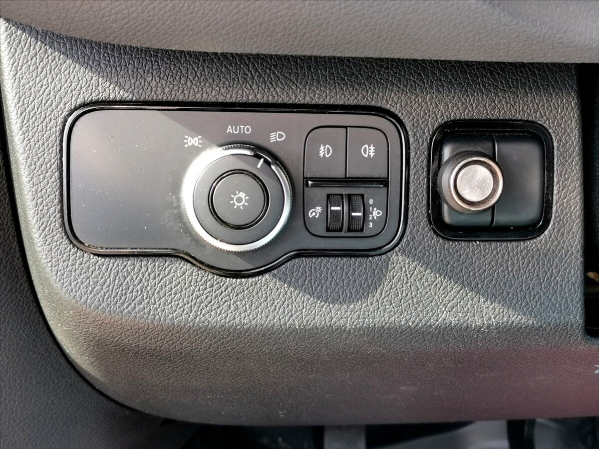 Mercedes-Benz Sprinter Valník 3,0 l 140 kw