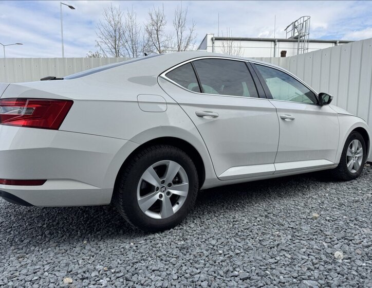 Škoda Superb Sedan / Limuzína 2,0 l 140 kw