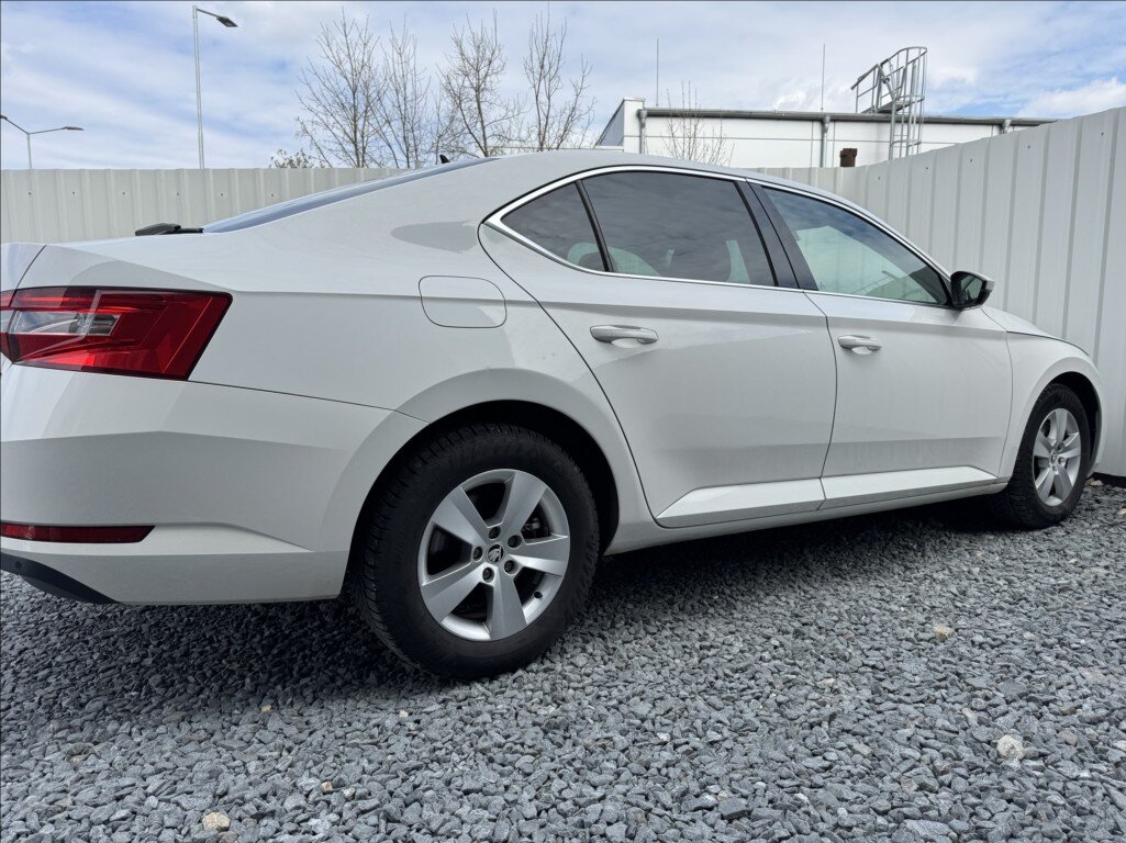 Škoda Superb Sedan / Limuzína 2,0 l 140 kw