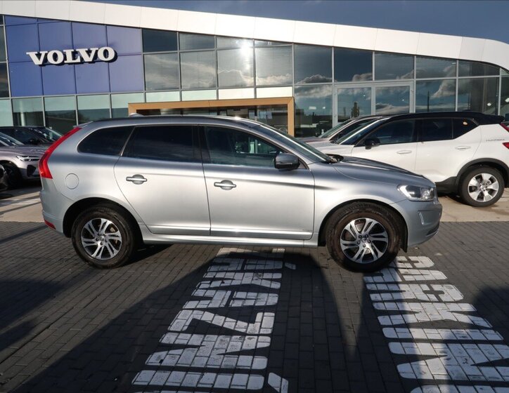 Volvo XC60 SUV 2,4 l 158 kw