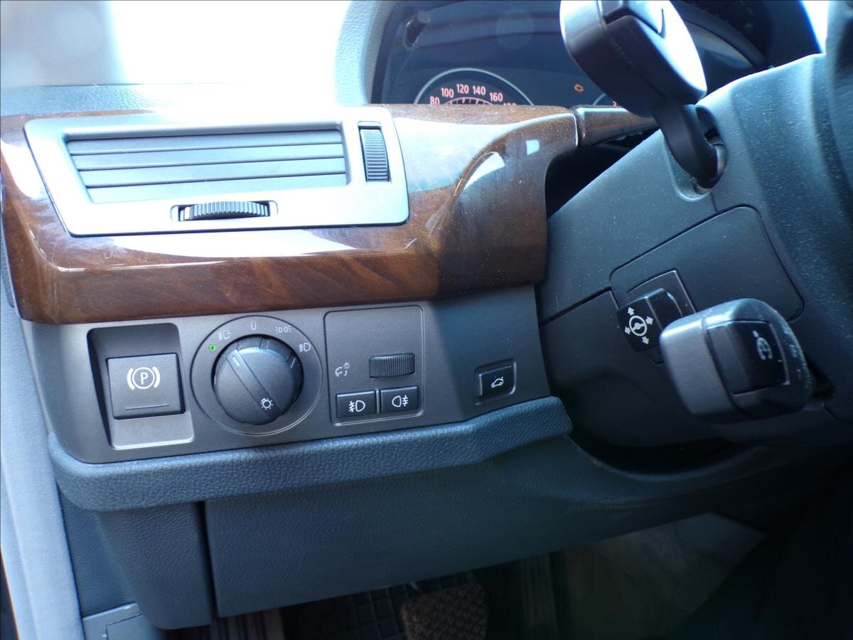 BMW Řada 7 Sedan / Limuzína 3,6 l 200 kw