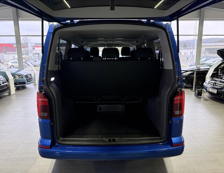 Volkswagen Caravelle 23