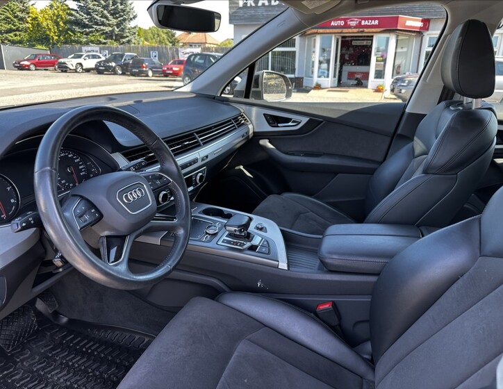 Audi Q7 11