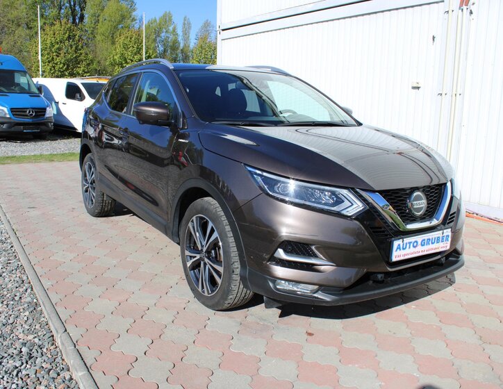 Nissan Qashqai SUV / Terénní 1,3 l 117 kw