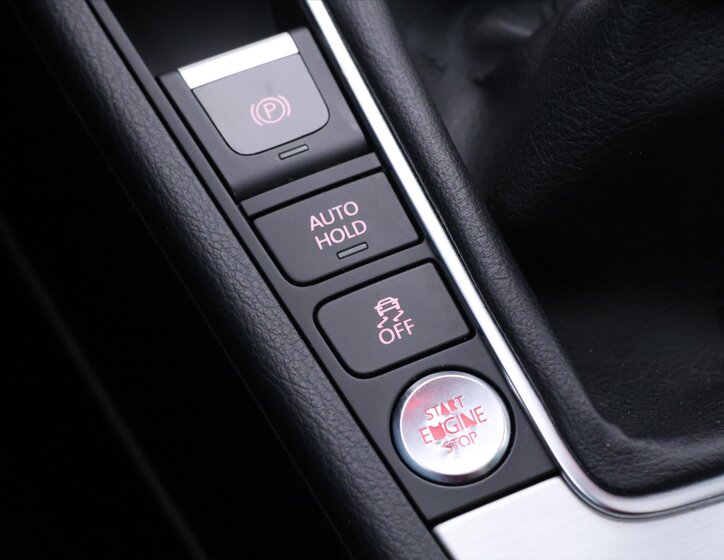 Volkswagen Passat Kombi 1,6 l 77 kw