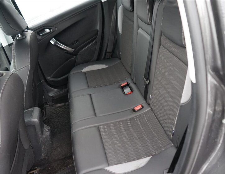 Peugeot 2008 SUV / Terénní 1,2 l 81 kw
