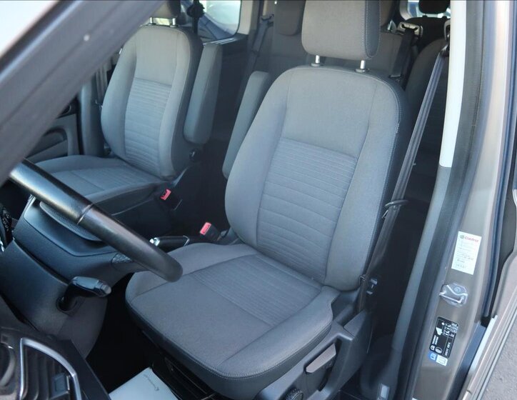 Ford Tourneo Custom 10