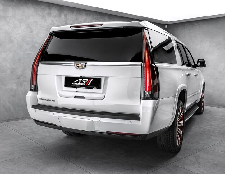Cadillac Escalade SUV / Terénní 6,2 l 313 kw