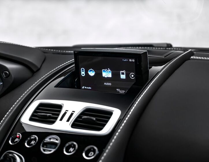 Aston Martin Vanquish 27