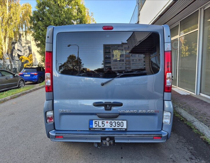 Opel Vivaro Kombi 2,5 l 107 kw