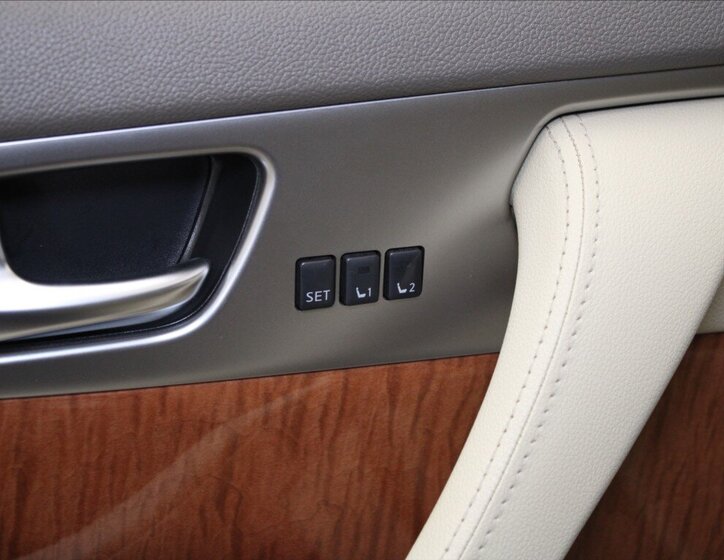 Infiniti QX70 SUV 3,0 l 175 kw