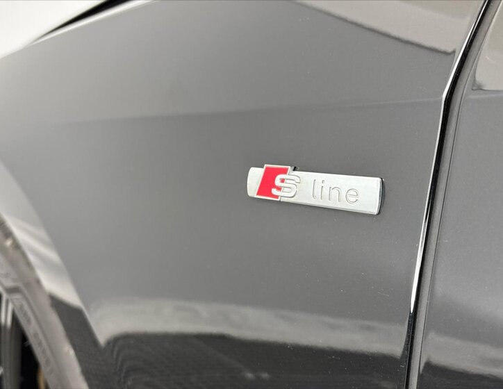 Audi A8 Sedan / Limuzína 3,0 l 210 kw