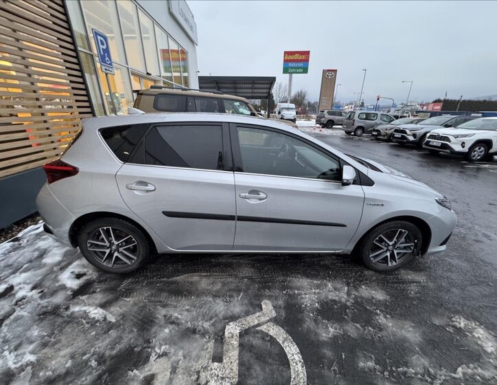 Toyota Auris Hatchback 1,8 l 73 kw