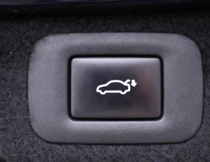 Lexus LS 500h Sedan / Limuzína 3,5 l 220 kw