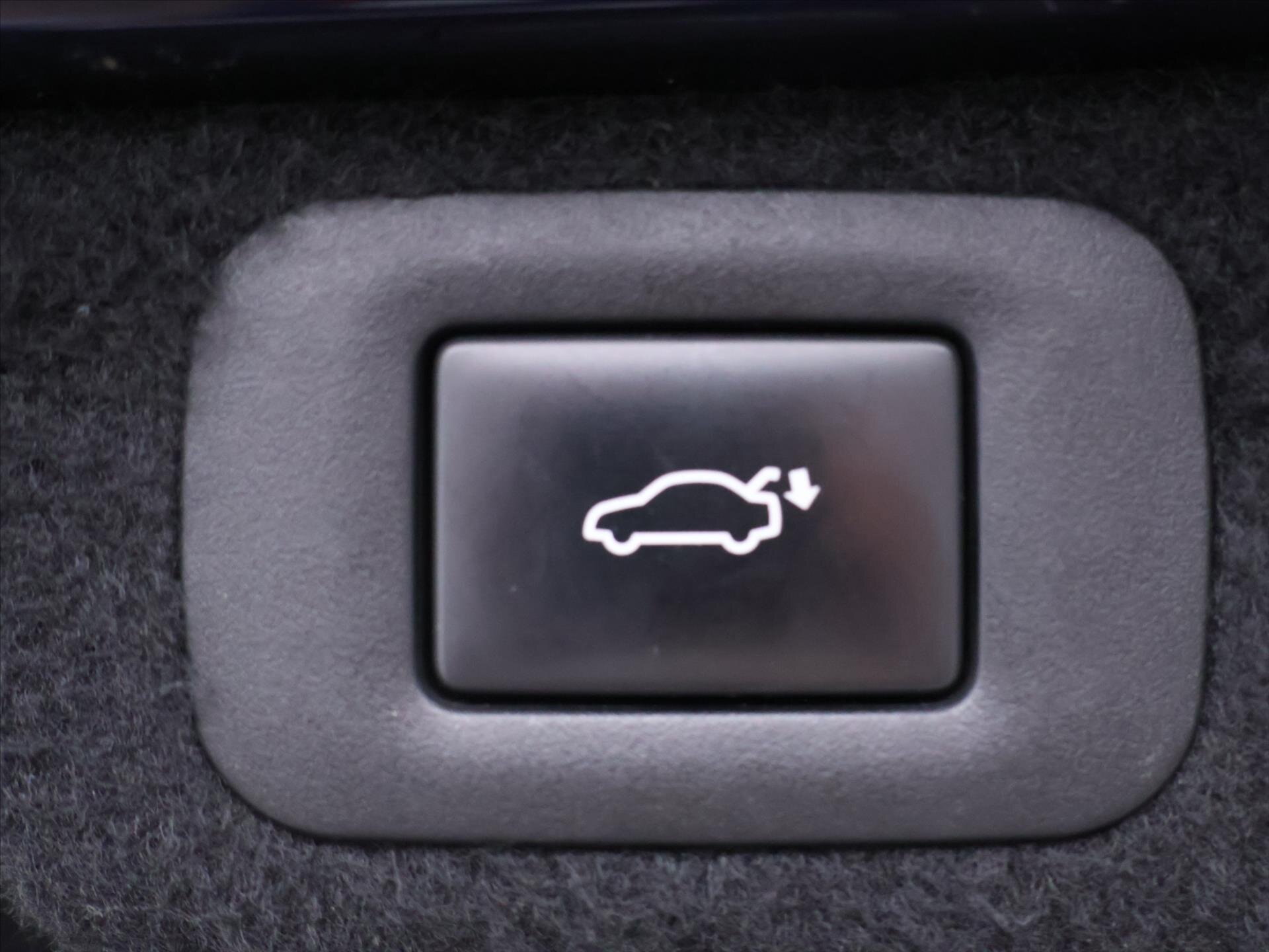 Lexus LS 500h Sedan / Limuzína 3,5 l 220 kw