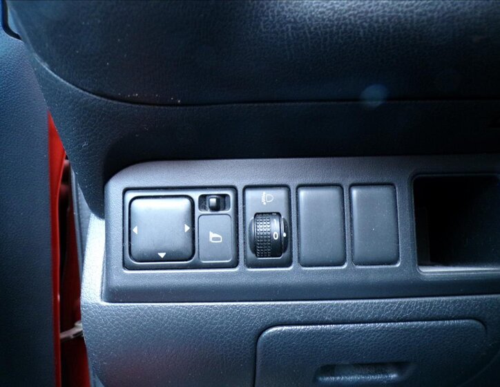 Nissan Note Kombi 1,4 l 65 kw