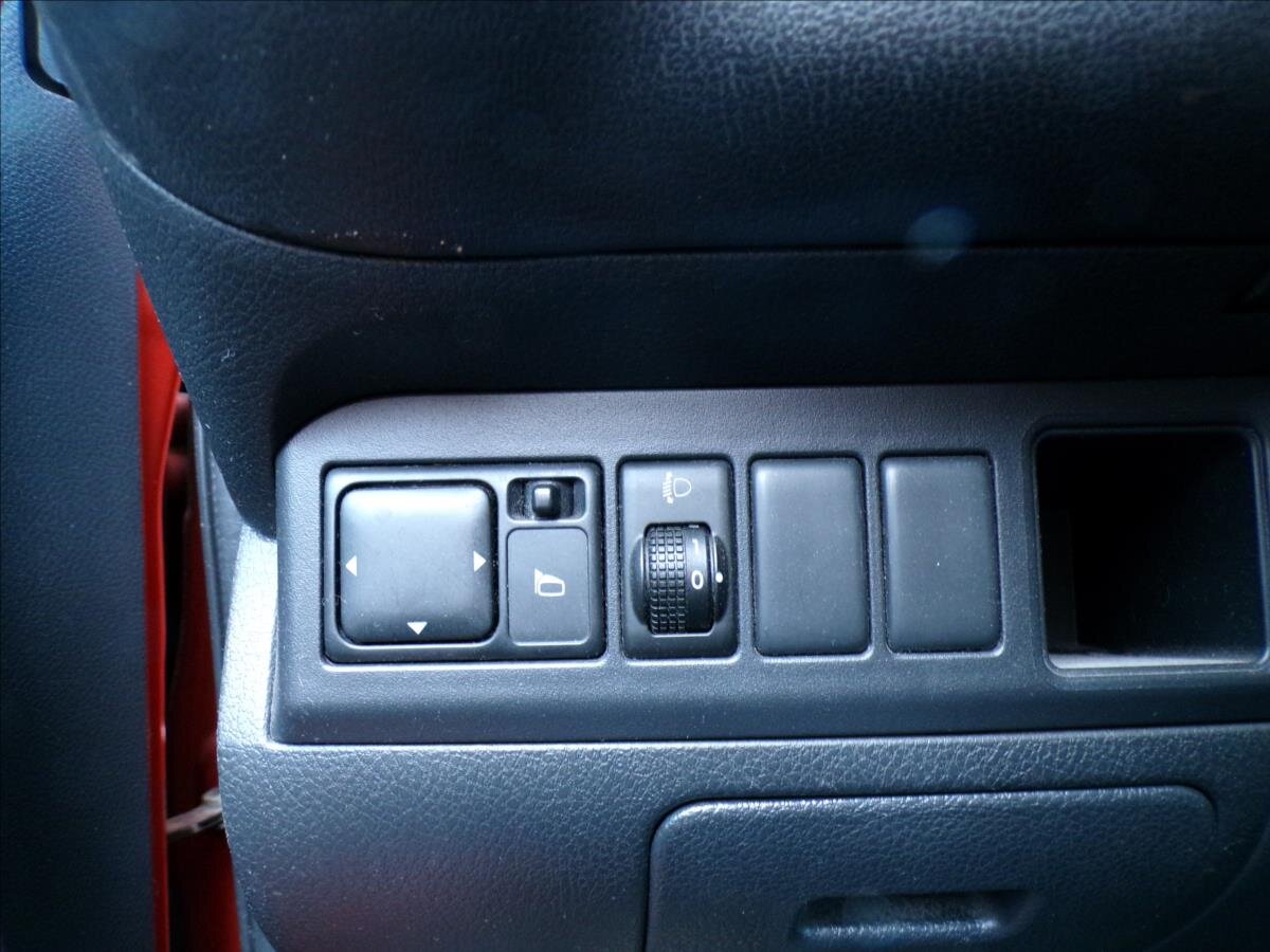 Nissan Note Kombi 1,4 l 65 kw