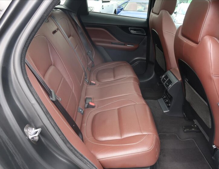 Jaguar F-Pace SUV / Terénní 3,0 l 280 kw