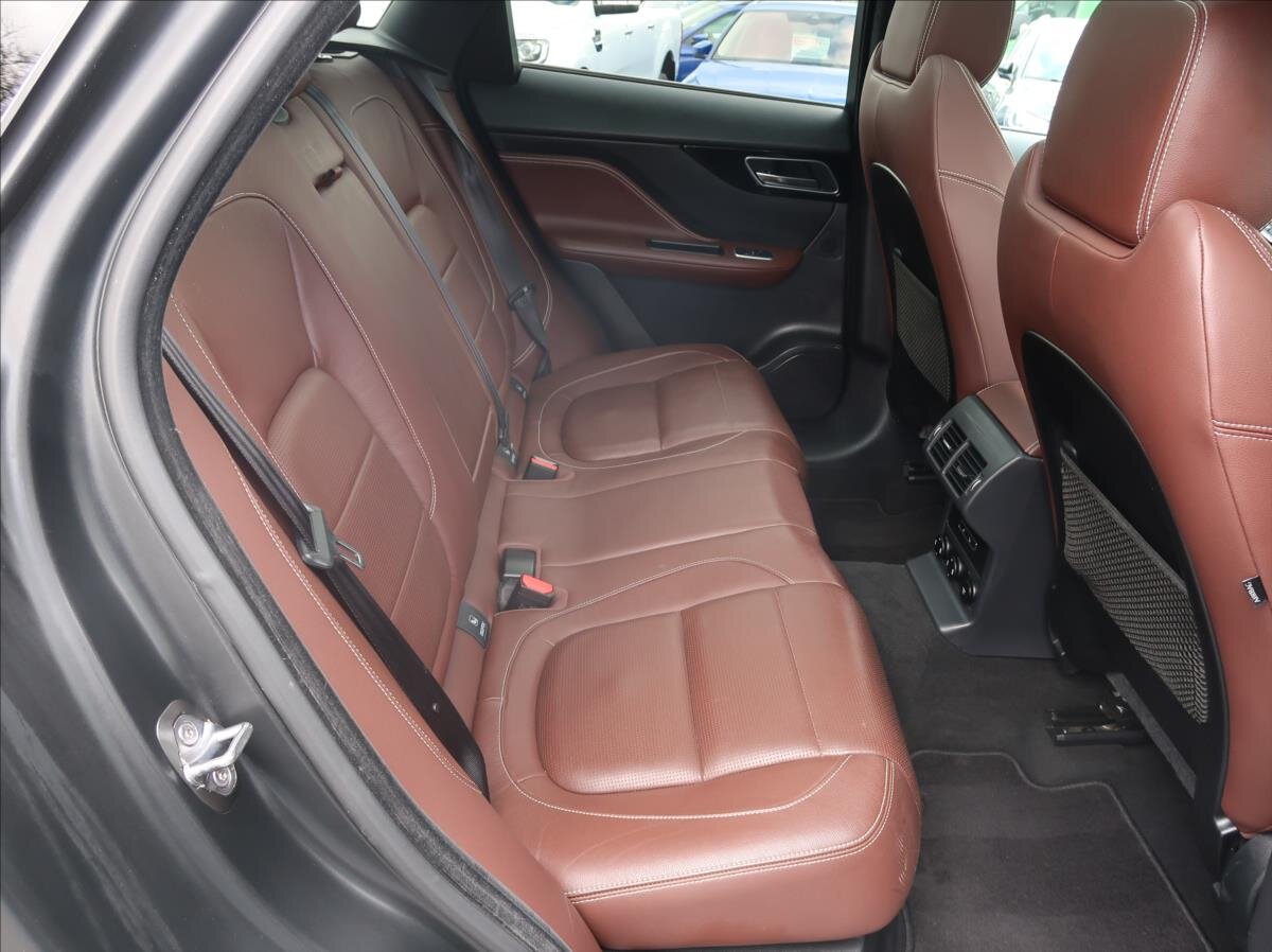 Jaguar F-Pace SUV / Terénní 3,0 l 280 kw