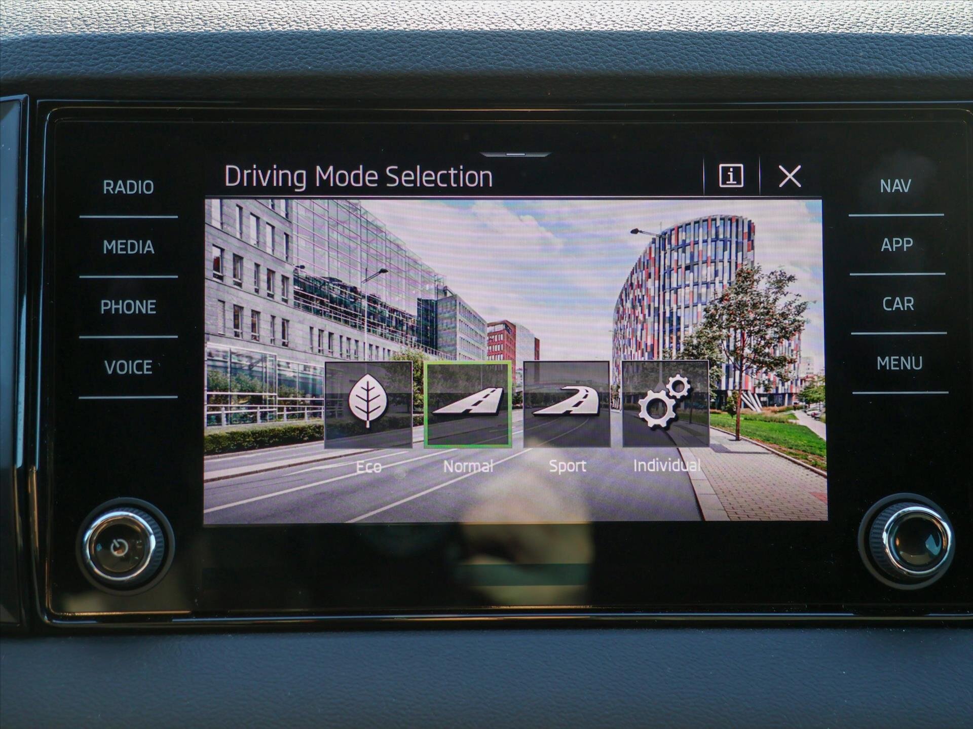 Škoda Karoq SUV / Terénní 1,5 l 110 kw