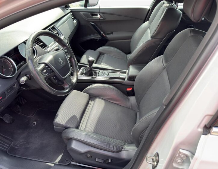 Peugeot 508 Sedan / Limuzína 2,0 l 120 kw