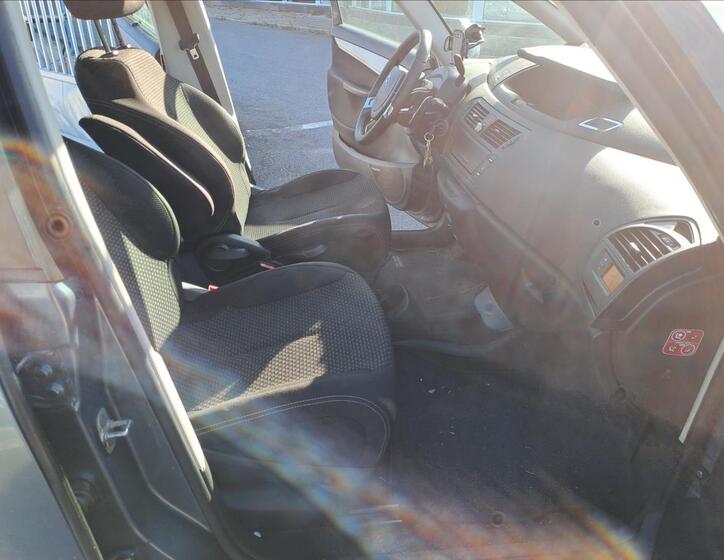 Citroën Grand C4 Picasso 8