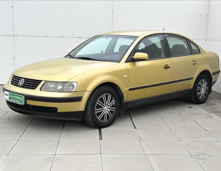 Volkswagen Passat Sedan / Limuzína 1,9 l 81 kw