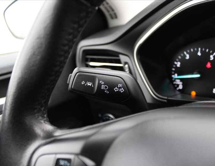 Ford Focus Kombi 999,0 74 kw