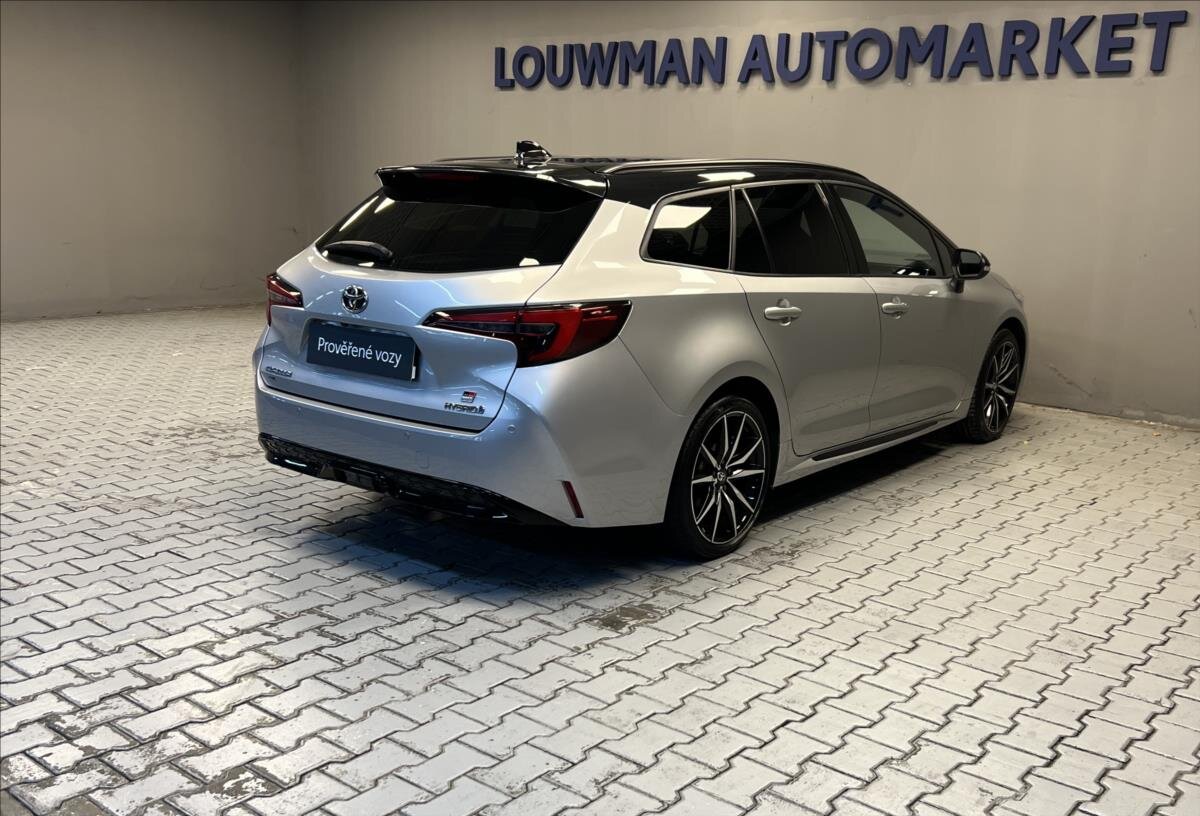 Toyota Corolla Kombi 2,0 l 112 kw