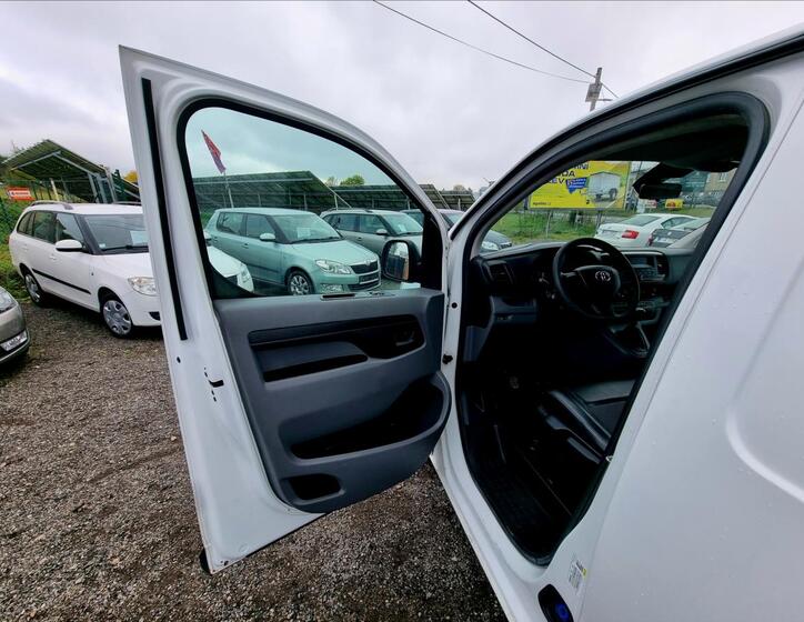 Toyota ProAce 9