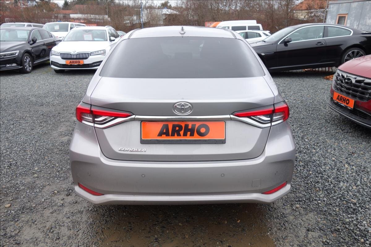 Toyota Corolla Sedan 1,6 l 97 kw