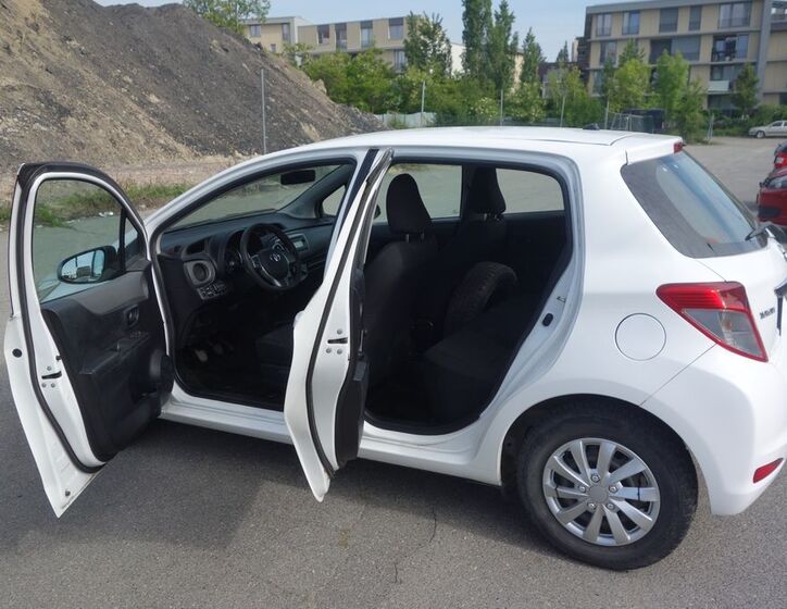Toyota Yaris 12