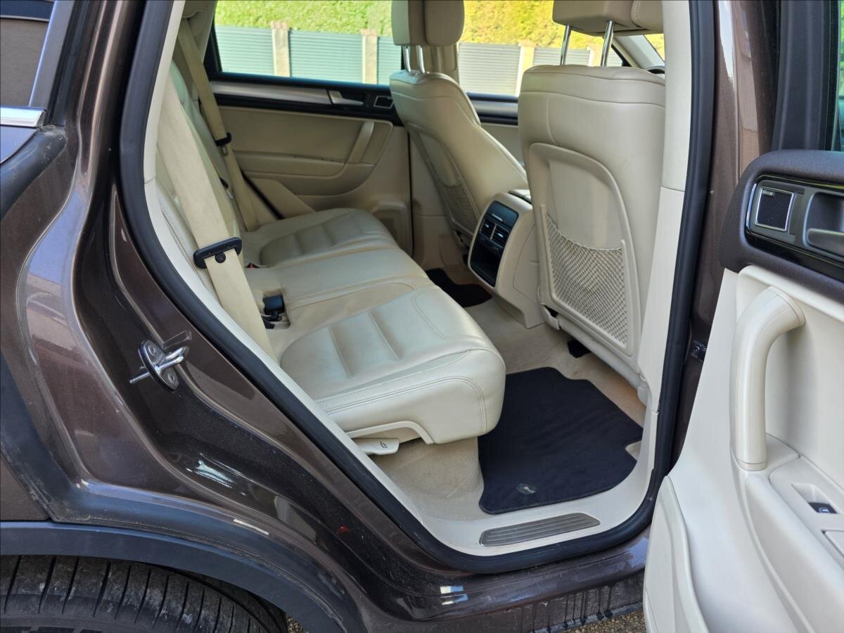 Volkswagen Touareg SUV / Terénní 4,1 l 250 kw
