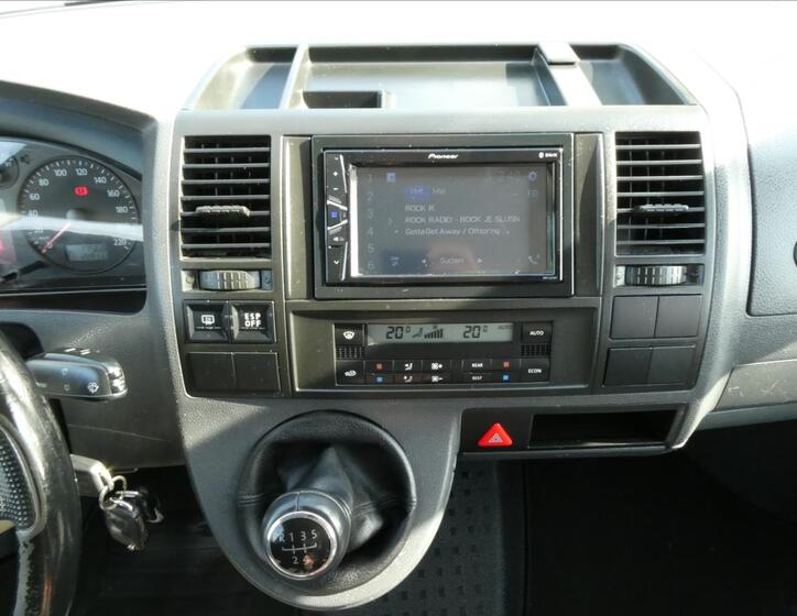 Volkswagen Caravelle 33