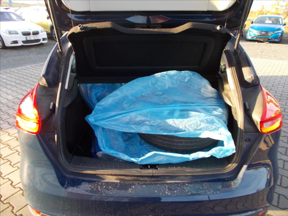 Ford Focus Hatchback 999,0 74 kw