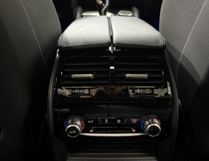 BMW Řada 5 Sedan / Limuzína 4,4 l 390 kw