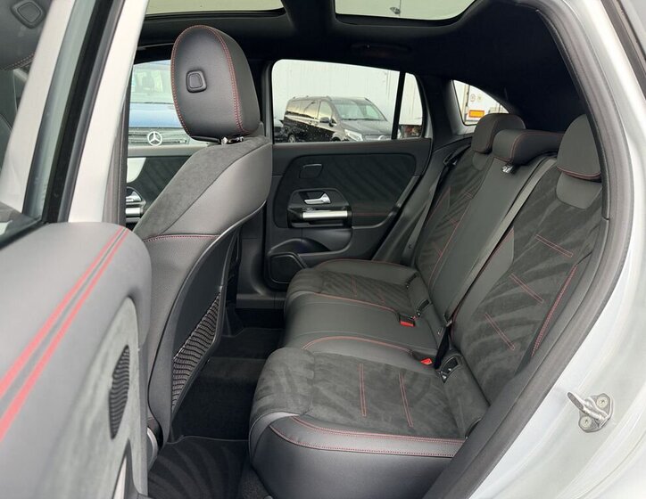 Mercedes-Benz GLA SUV / Terénní 1,3 l 160 kw