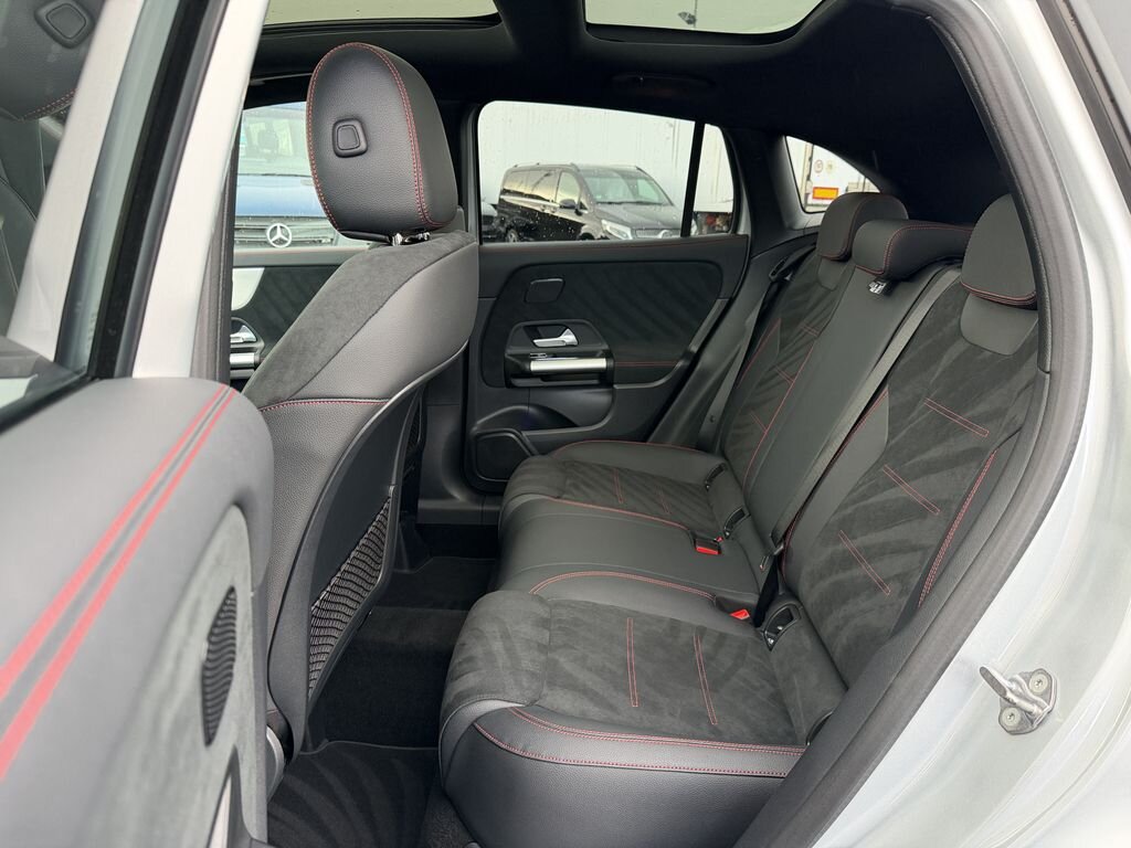 Mercedes-Benz GLA SUV / Terénní 1,3 l 160 kw