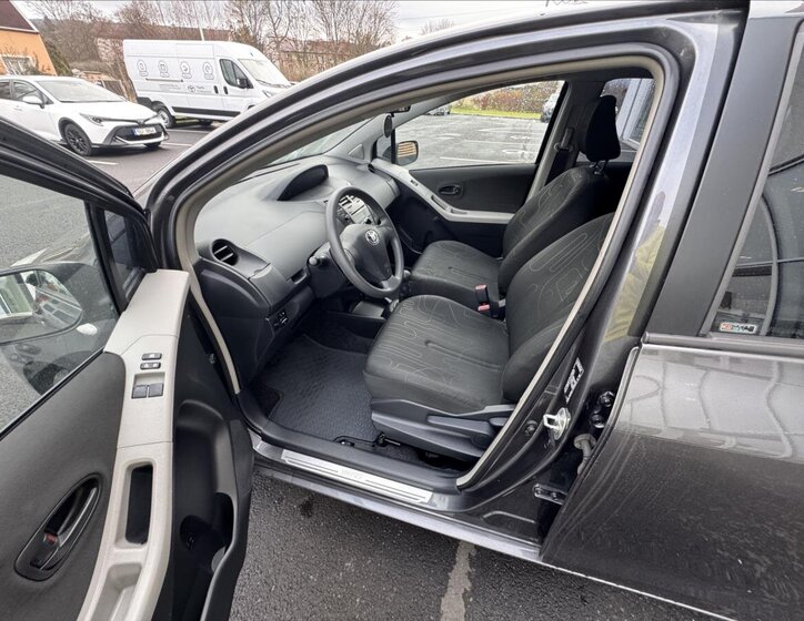 Toyota Yaris 6