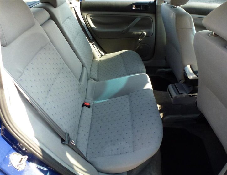 Volkswagen Passat Kombi 1,6 l 74 kw