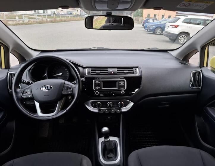 KIA Rio 11