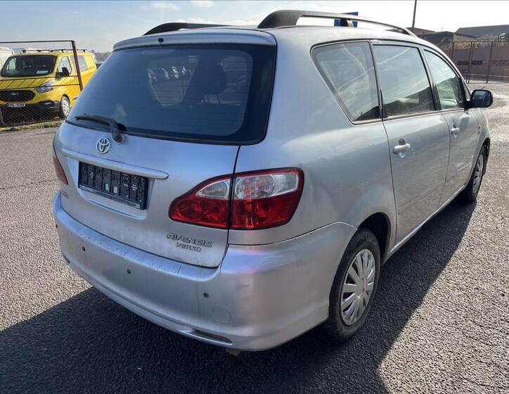 Toyota Avensis Verso 6