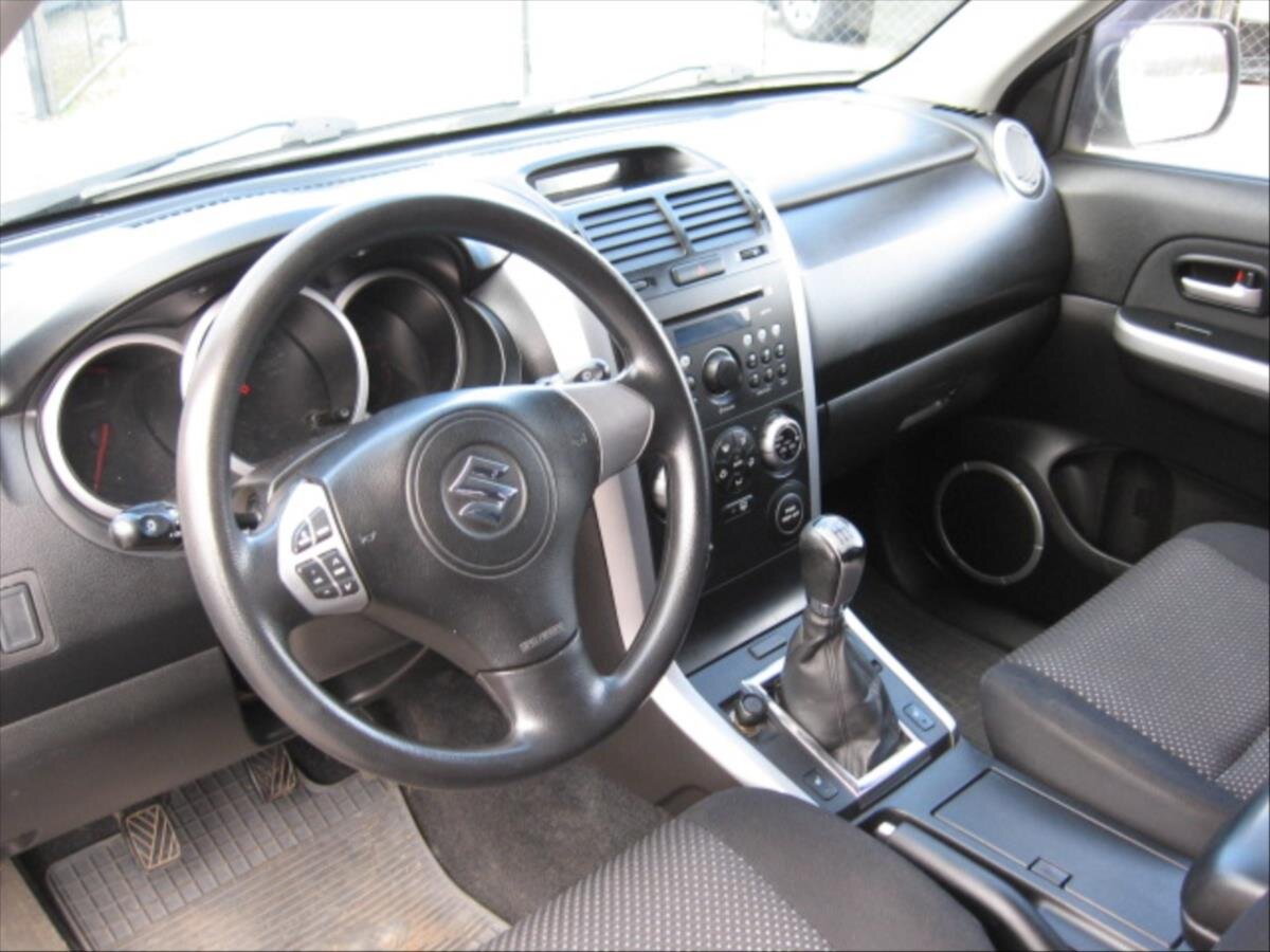 Suzuki Grand Vitara Kombi 2,0 l 103 kw