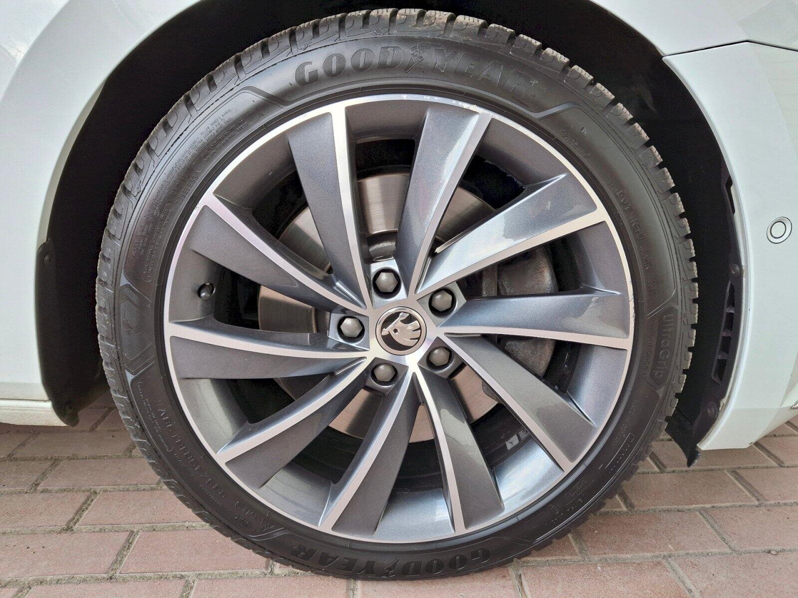 Škoda Superb Sedan / Limuzína 2,0 l 206 kw