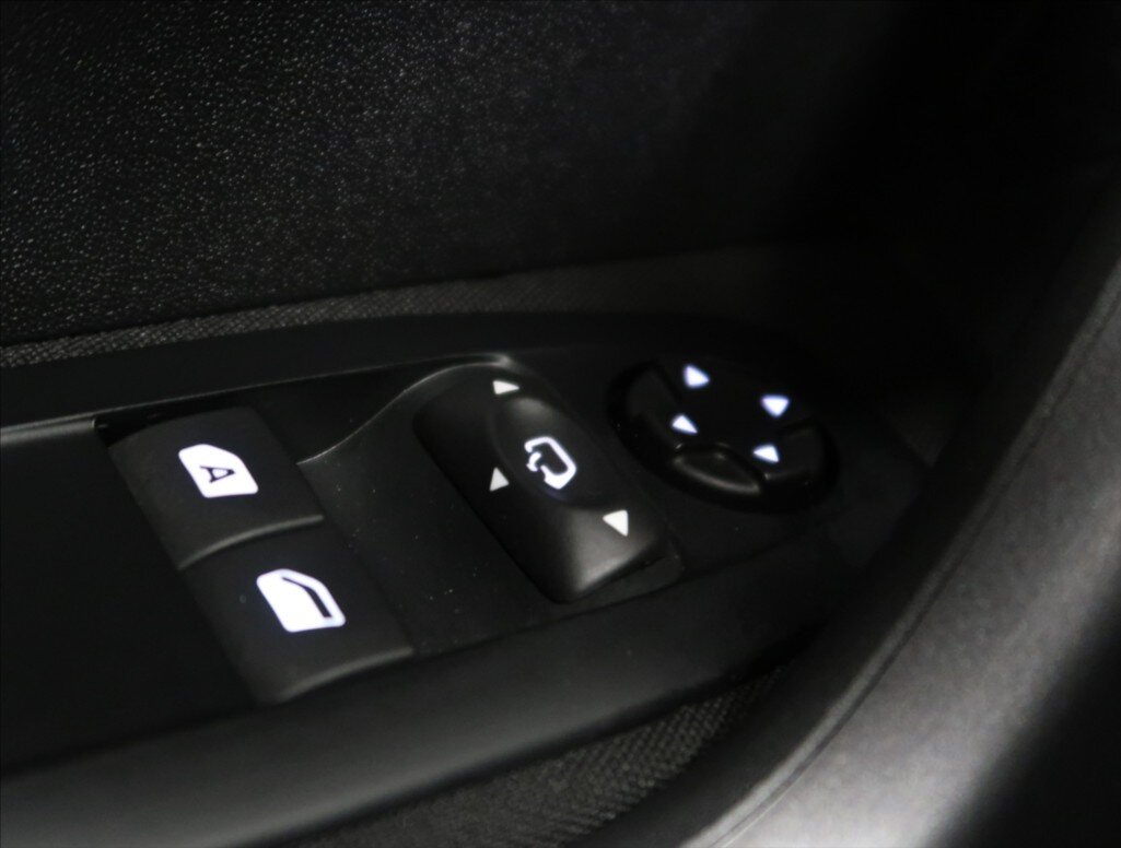 Peugeot 2008 SUV / Terénní 1,2 l 81 kw