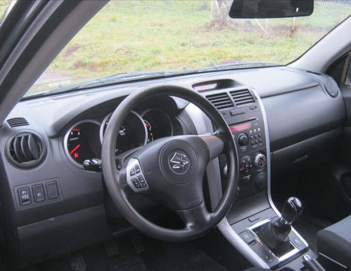 Suzuki Grand Vitara 9