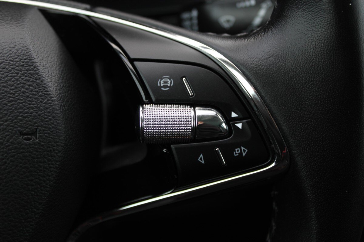 Škoda Karoq SUV 1,5 l 110 kw