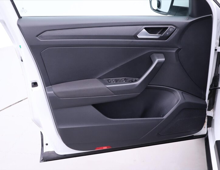 Volkswagen T-Roc SUV / Terénní 999,0 85 kw