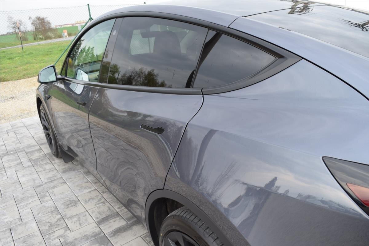 Tesla Model Y SUV / Terénní 0,0 378 kw