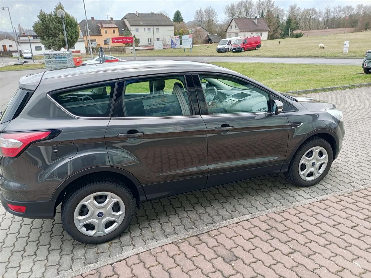 Ford Kuga SUV / Terénní 1,5 l 88 kw